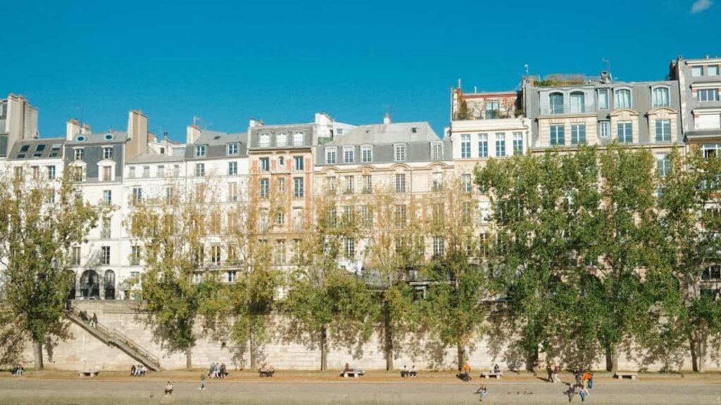 : Xiaohongshu Xiaohongshu + Dianping.